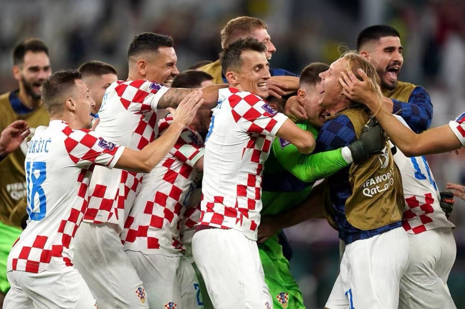 欧国联比赛氛围热烈，球迷热情高涨