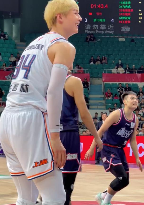 凯尔特人碾压广州队，王哲林关键制胜