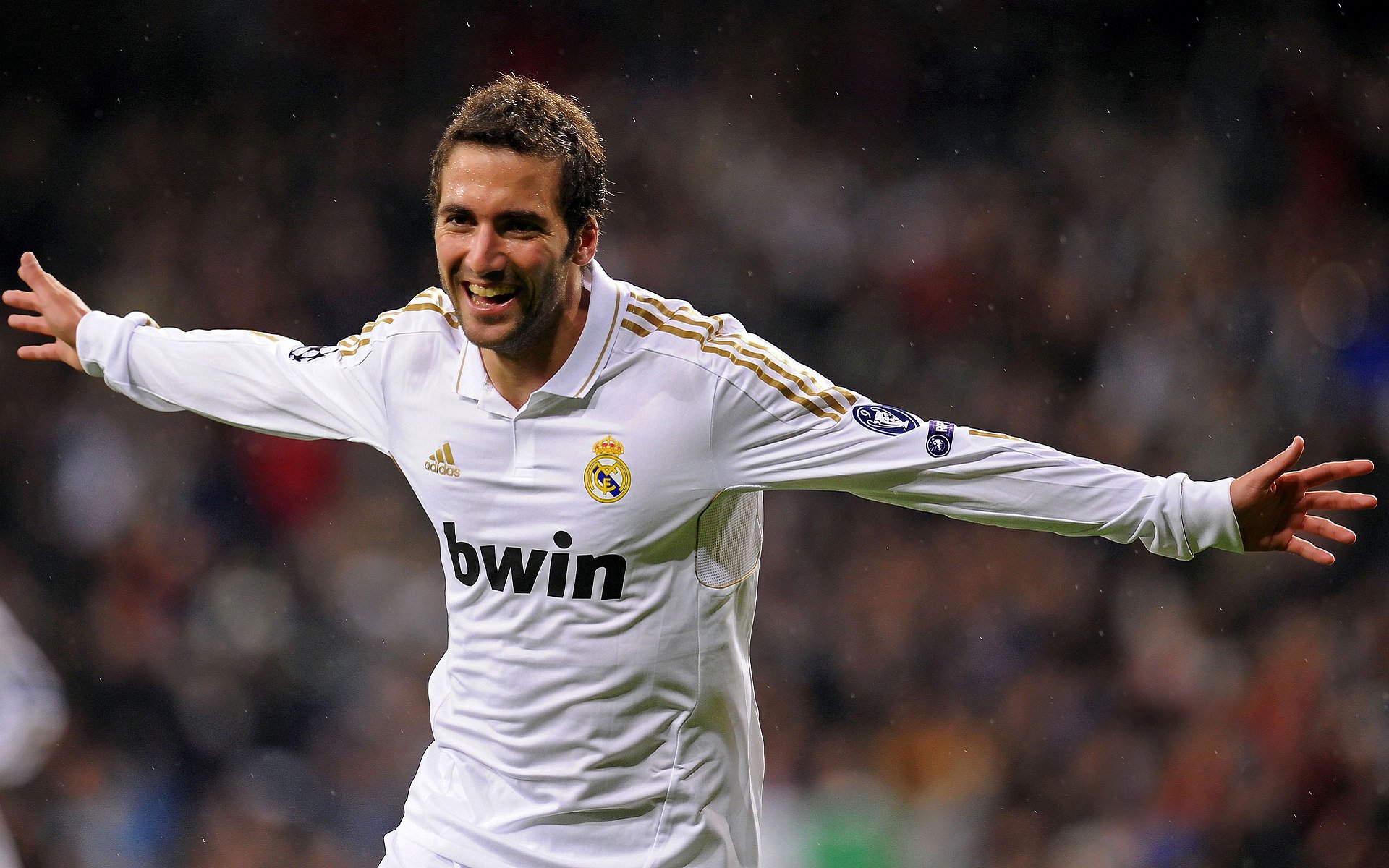 赛道上的觉醒，楚阿梅尼在F1街道赛之夜的爆发