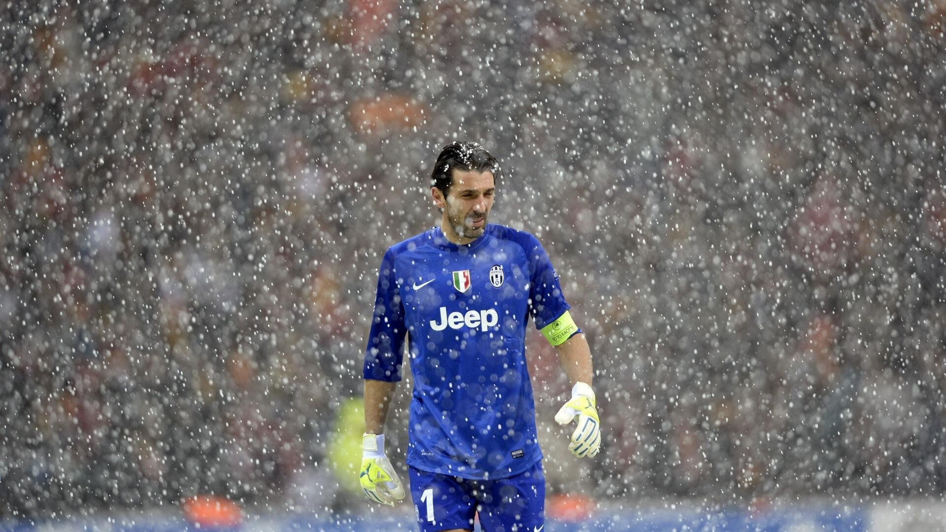 当厄瓜多尔冲垮美国防线，苏亚雷斯式的西决接管，一场跨越篮球与足球的统治隐喻